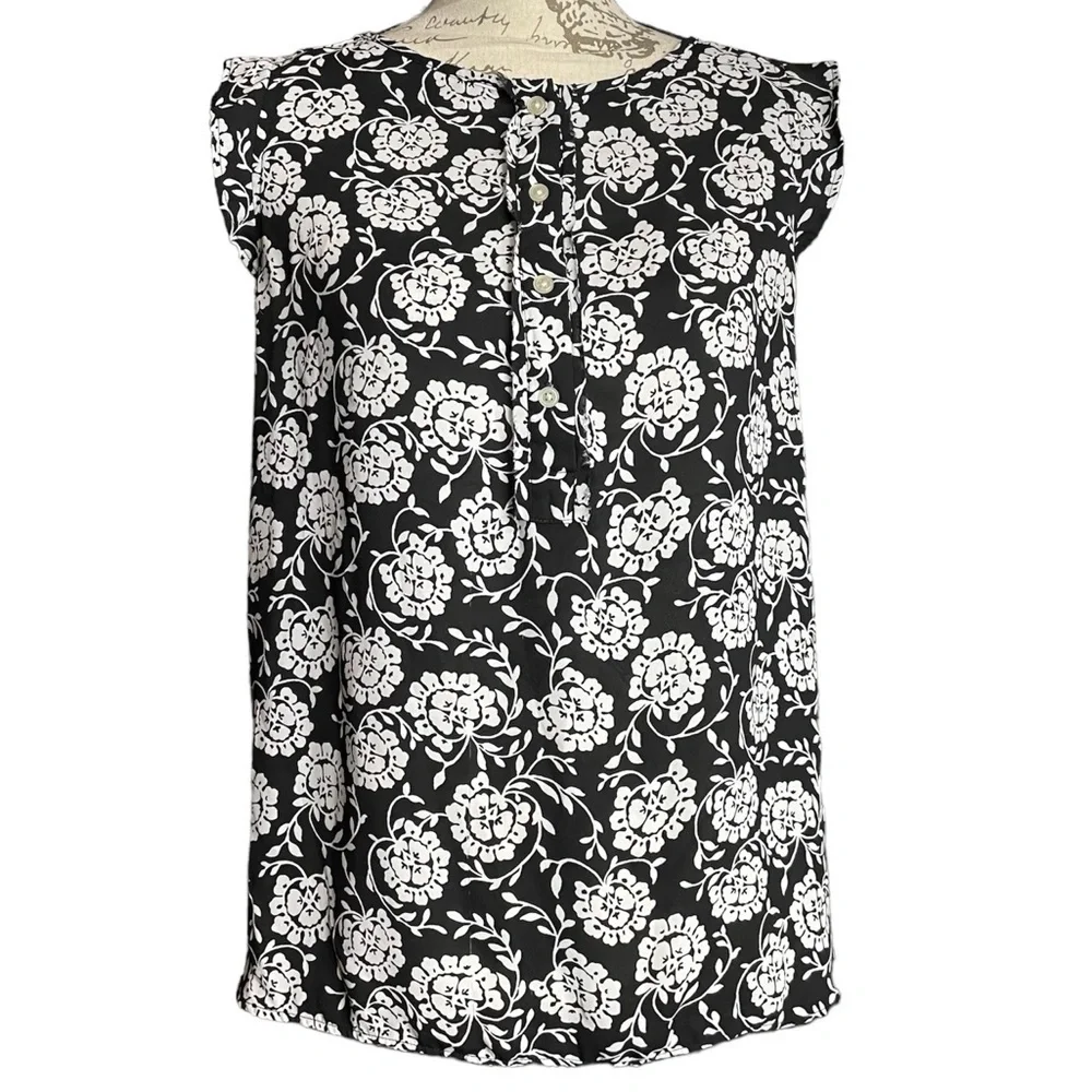 Loft floral blouse black white pattern lightweight sleeveless shirt career small